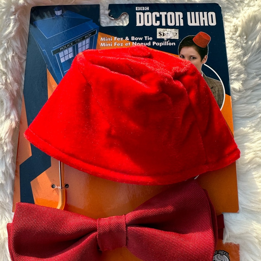 Dr Who accessories Bow tie and Fez hat set